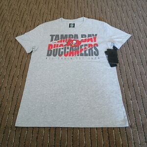 Tampa Bay Buccaneers Graphic Print NFL T-Shirt Men's Size Medium (NWT)